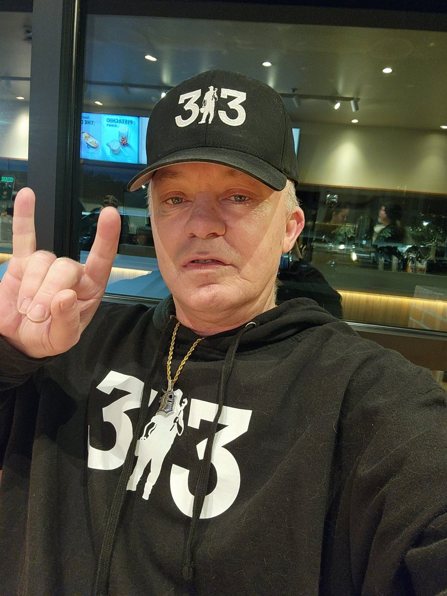 dclynick66's tweet photo. Good morning, Detroit! It's Friday!!! I would like to thank @MadeInDetroit91 for being around for 35 years. I've been shopping with ever since you first opened. I wish everyone out there a fantastic Friday today!👍 🤘 👊 #TGIF #The313 #MadeInDetroit https://t.co/kkrXJ9RrCx