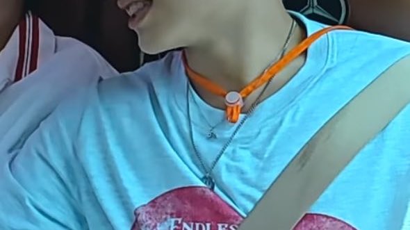 nekoz_4's tweet image. 아니 유우시 팔찌 질투사건 이후로 둘이 같은 목걸이,팔찌 생겨나는거 왤케 웃김