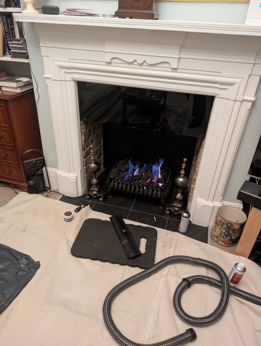 Annual gas fire service 🔥 glass header installed by <a href="/Flamecheck1/">Flamecheck Ltd</a> in 2020 👌🏿