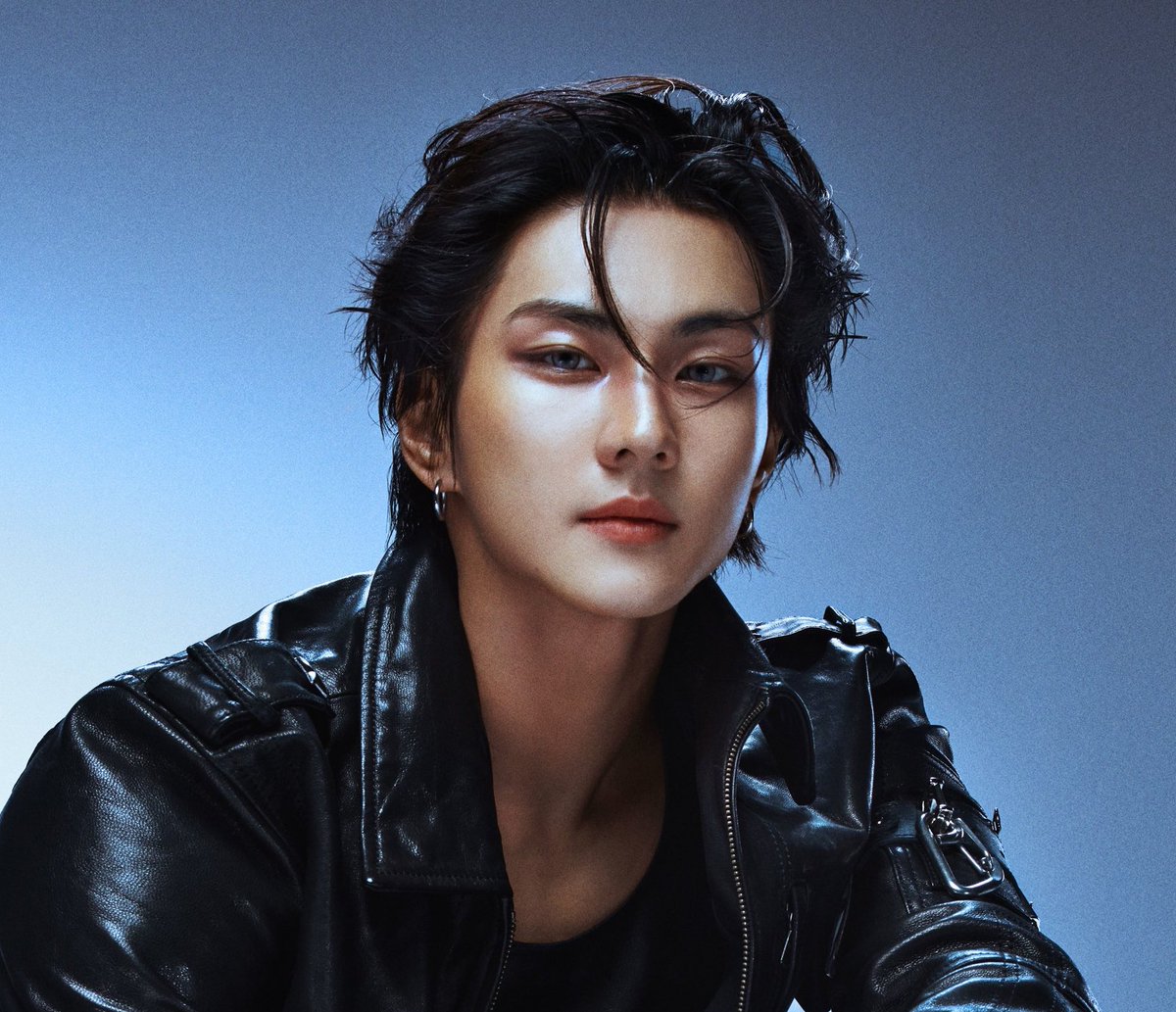 theacejwon's tweet image. jungwon really has that born to be pretty gene bc tell me why his FACE CARD never declines like every angle eats and my brain literally goes empty.. like no thoughts just staring at his face trying to process how he looks like THAT and i’m still expected to function normally