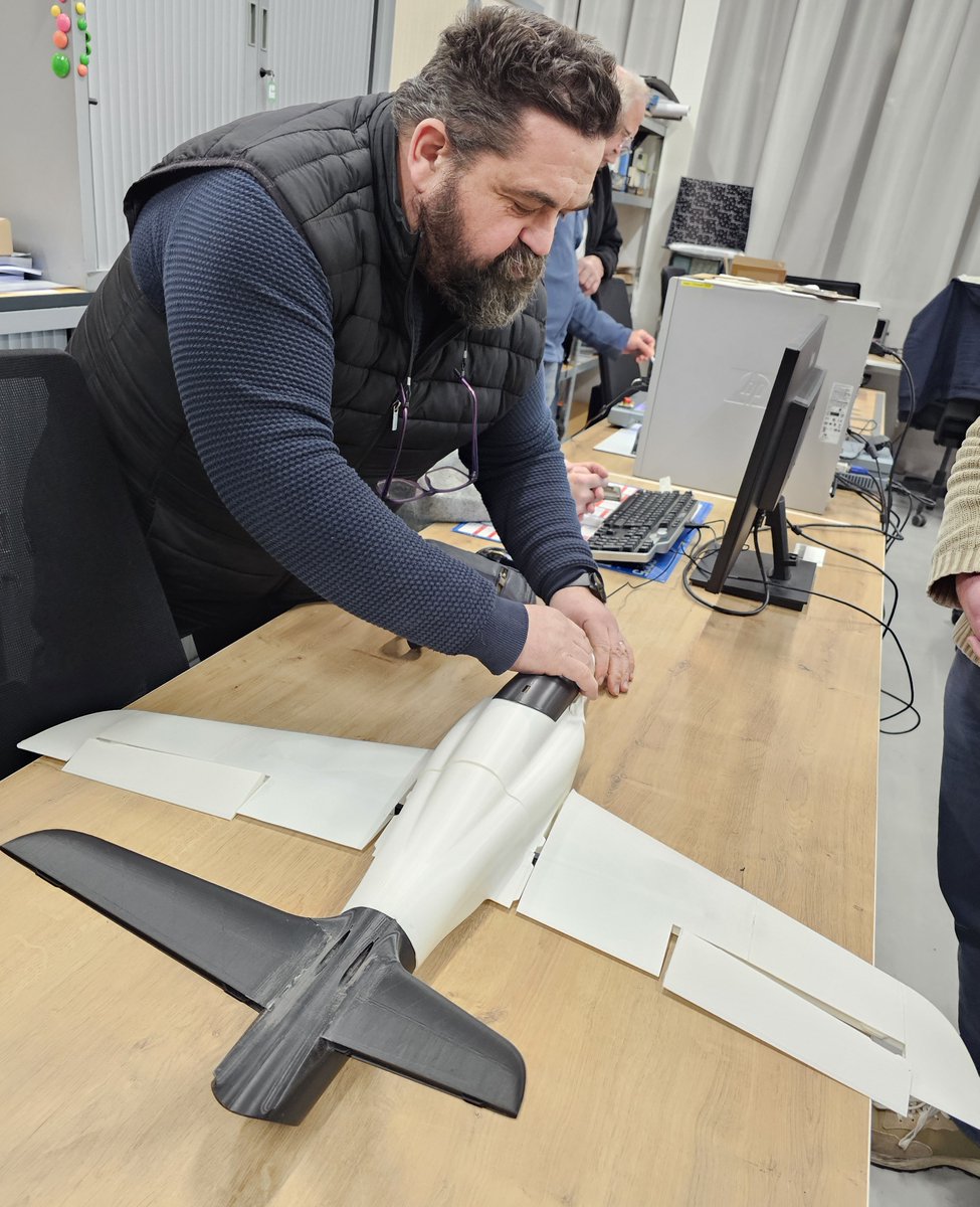 framboise314's tweet image. Reprise des permanences hier (jeu. 8 janv. 2026) au #FabLabUtoPi  @villeducreusot ! 🛠️
Photo auto d’animaux sauvages, écoute des chauves-souris 🦇, tests d’électronique/traitement du signal, gravure laser sur ardoise, impressions 3D (auto &amp;amp; aéromodélisme), CAO &amp;amp; Linux. #FabLab
