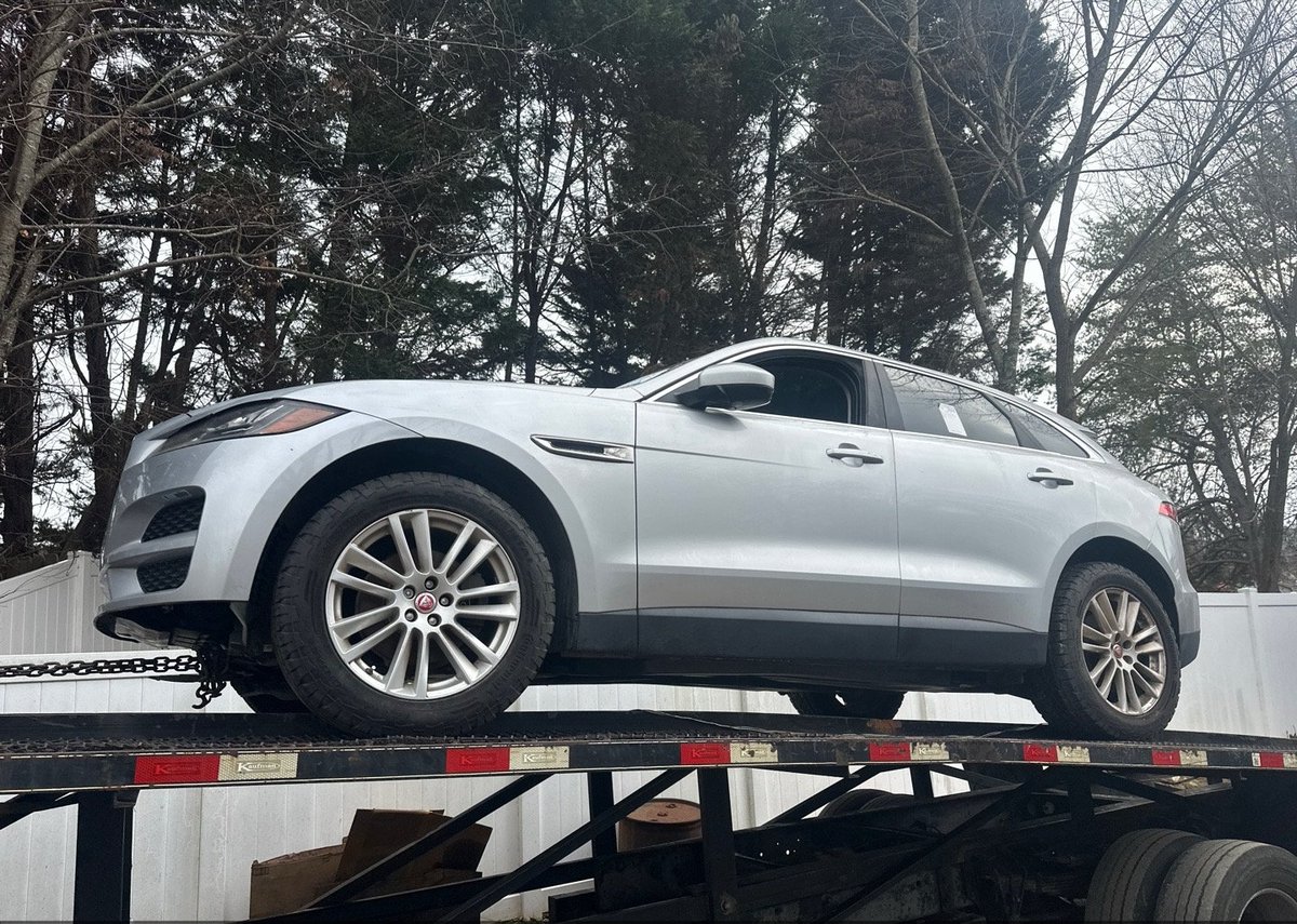 cayadservices's tweet image. 🚙✨ This 2017 Jaguar F-Pace took center stage in a service that combined power and care every mile of the journey.

📍🛣️ From Concord, NC to Stamford, CT, we delivered safety, trust, and professional transport from start to finish.

#JaguarFPace #LuxurySUV #2017Vehicle