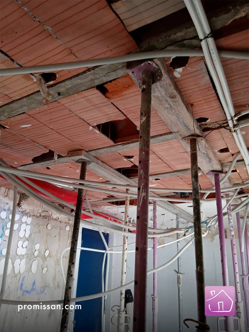 Promissan's tweet image. La #reforma de interiores no es solo arreglar la parte visual o estética, es importante realizar una valoración exhaustiva y profesional para comprobar los daños. A veces, la parte a reformar es la #estructura.
promissan.es/portfolio-item…