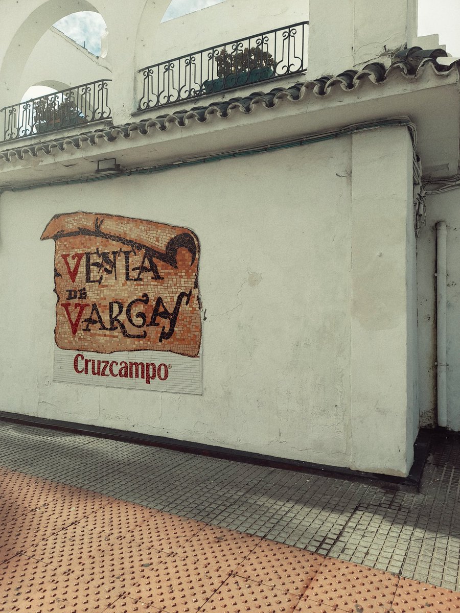 animearmate's tweet image. He vuelto a mi tierra después de unos 10 años. Todavía recuerdo recorrer las calles de San Fernando de pequeño y comer aquí con mi abuela.

Qué importante son las raíces y la familia.