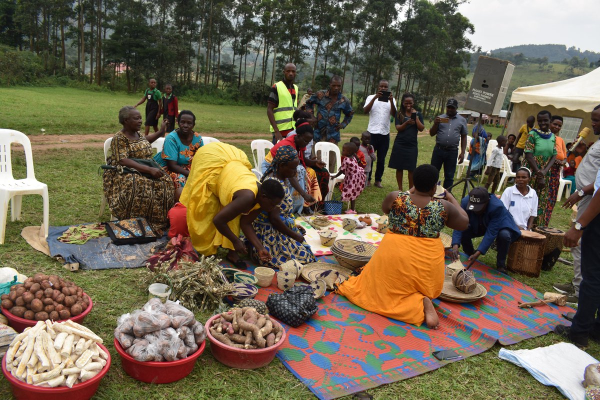 CICD_Uganda's tweet photo. Our program focuses on empowering vulnerable rural youth and women in various social enterprises. We tackle the poverty challenge by accelerating and enhancing opportunities for communities to initiate and run sustainable livelihood projects.
#TransformativeProjects
#CICDUganda https://t.co/47Q4Katbs4