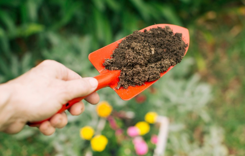 SogamaXunta's tweet photo. 🌱♻️ Dodro suma 30 novos composteiros ao seu programa de autoxestión da materia orgánica, coa colaboración de Sogama.
Inclúe formación presencial para as familias participantes.
👉 https://t.co/SQcubB0ry8
#Compostaxe #EconomíaCircular #Sogama https://t.co/d6d1xDDIgR