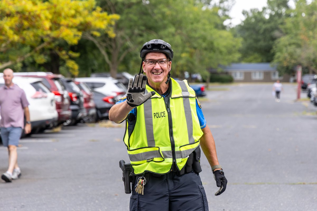 BridgewaterNews's tweet photo. Today we celebrate National Law Enforcement Appreciation Day by recognizing our Campus Police and Safety Department. Thank you for your dedication, care, and support for the BC community. We’re grateful for all you do to help keep BC safe. #NationalLawEnforcementAppreciationDay https://t.co/Fm5N3JE2s1
