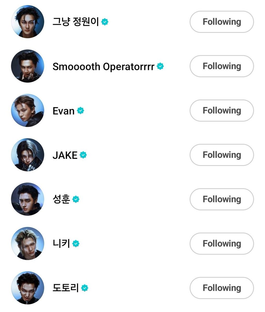 enhaonly01's tweet image. enhypen’s new pfp looks so tough, but they’re gonna commenting things like

“eat well and be healthy engenes”
“for you I’d give up a drumstick”
“sleep tight my love”

ㅋㅋㅋㅋㅋㅋㅋㅋㅋ