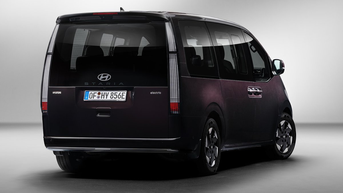 carwowuk's tweet photo. INCOMING: Hyundai Staria Electric!

⚡️ 248 miles of range!
⚡️ Nine seats!
⚡️ Hyundai’s largest EV yet!
⚡️ 10%-80% charge in just 20 minutes!
⚡️ LED headlight bar! 😍

Proof that MPVs don’t have to be boring. Thoughts? 👀 https://t.co/BvoAm46mKZ