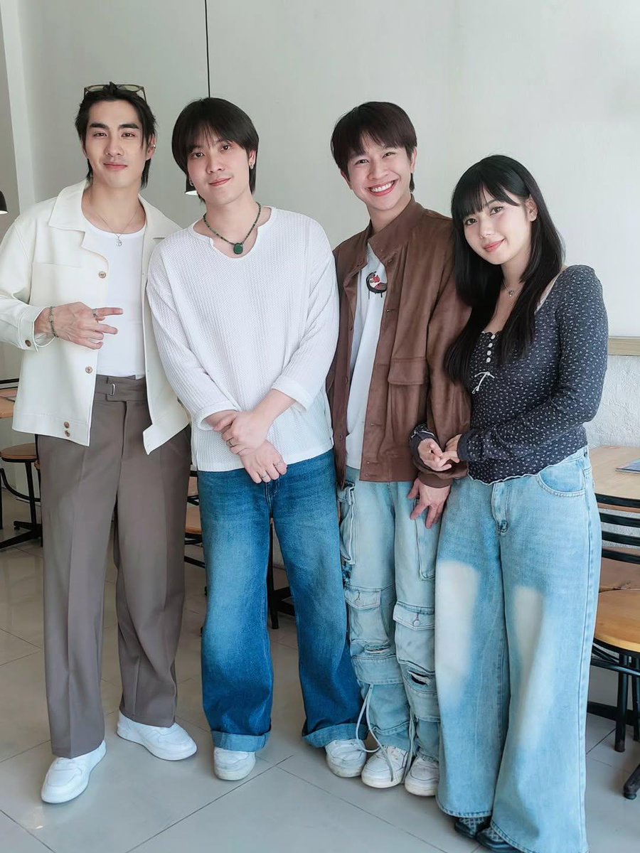 Fluke_Official's tweet photo. IG notemakeup : ไหน ใครเคยดูวัยแสบสาแหลกขาด โครงการ 2 บ้าง
ใครคิดถึง ฆ้องวง ใบพัด แอนเน่ ไออุ่นกันบ้าง
นานๆ รวมตัวกันที เม้าท์กันสุด 555555 น่ารักทุกคน ไว้มาจอยกันอีก ❤️🫰❤️
#เจ้าแก้มก้อน #fluke_natouch
#peterpanzz_w
#flutechinnaphat
#ploynarinn https://t.co/9UCOigULSv