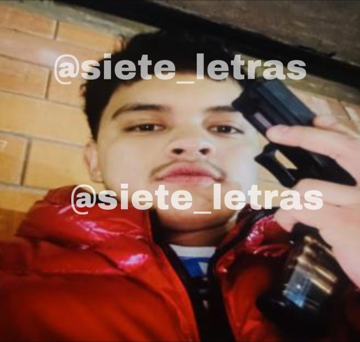 “Ya valió verga. Están intentando abrir la puerta”:

Son los mensajes entre Ailany Godínez y su hermano, Dominic, el “Chuky” luego de que este último cometiera un homicidio en #Tepito.

Al final, Ailany fue detenida.

“Chuky” es buscado por varios crímenes ligados a la Unión.