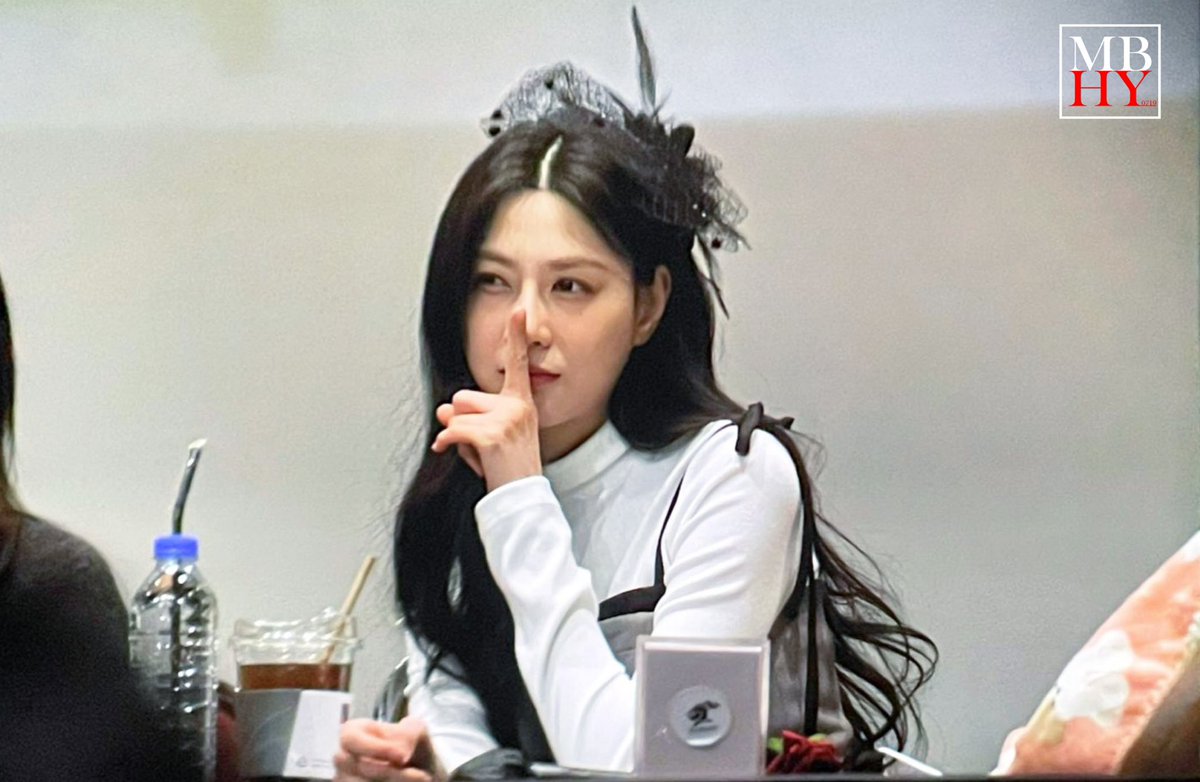 260109 ktown4u 팬사인회 프리뷰

<a href="/Apinkohy/">오하영</a> 오늘 고생했어 🥲 
잘쉬어 이따 봐 😴 

#Apink #에이핑크 #Hayoung #하영 #LoveMeMore