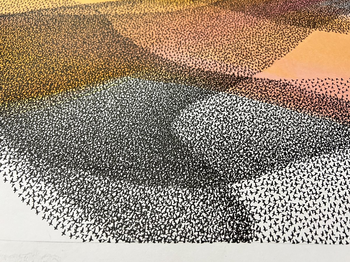 AtelierGeeraets's tweet image. Het is 9 januari 2026 en ik voltooide dit werk. Het is een zwerm en bestaat uit duizenden kleine vogeltjes. Wat vinden jullie ervan? 

‘Tussen de linies’
70 x 100 cm
Inkt en ecoline op papier 

Delen is lief