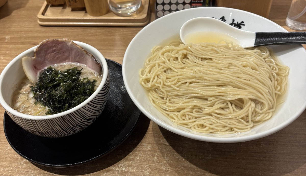 patchon28's tweet photo. 麺鍾馗

昨晩からご飯食べてなくて空腹がMAXのため、久しぶりの大���り。

空腹で味覚がおかしいのか、大盛りにしたせいか、この前食べた時より出汁感が弱く感じる…

美味しいもの食べる時はコンディションをベストにしないとだな。

周年は成人式のせいで行けなさそうだし、若干テンションダウン⤵︎ https://t.co/CK2AnMwXW5