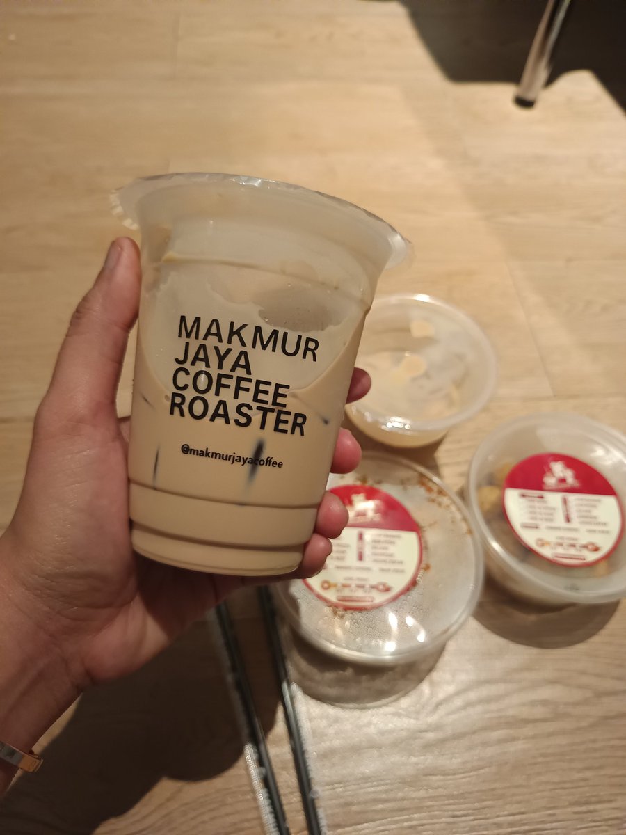 pagi² ke makmur jaya dgn harapan bisa santuy sambil nyobain, ternyata full bgt parkirannya buset.
dahlah malem ini aja gofood barengan cimol bojot aa 😍