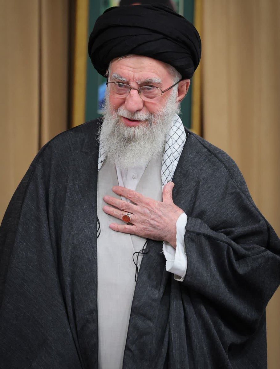 قائد الأمة الأسلامية 
ولي أمر المسلمين السيد علي الخامنئي
#مع_ايران
#كويتي_وافتخر 🇰🇼