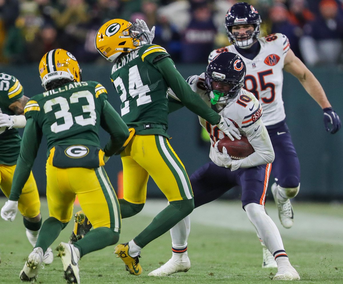 davebfr's tweet image. Bears vs. Packers TICKET GIVEAWAY

2 PLAYOFF tickets to Soldier Field! 🐻⬇️

TO ENTER: Like this tweet. Follow me, @itsfickybaby &amp;amp; @jack_bfr. 

Winner announced Saturday morning at 8:00 AM CT.  (or sooner if this hits 10K likes). 

Extra entries available below 👇