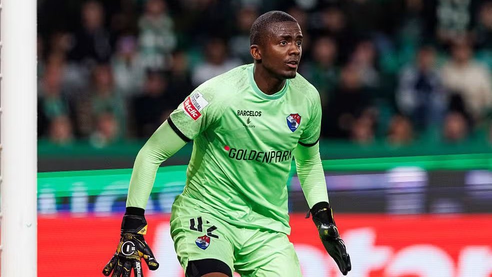 canaldomedeiros's tweet image. 🚨 Andrew não será jogador do Botafogo! 

O goleiro, que tinha encaminhado o pré contrato com o clube, voltou atrás na decisão após seu empresário Bertolucci entrar em cena. 

Bertolucci tem valores a receber do Botafogo que não foram pagos de negociações antigas e após reuniões…