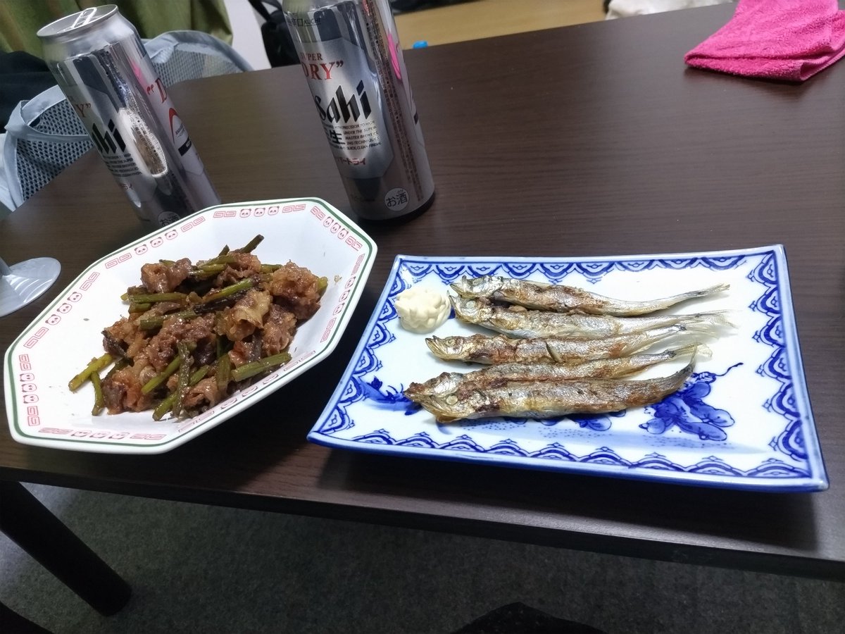 Poporonhell's tweet image. 子持ちししゃもとニンニクの芽と牛肉の炒め物😊