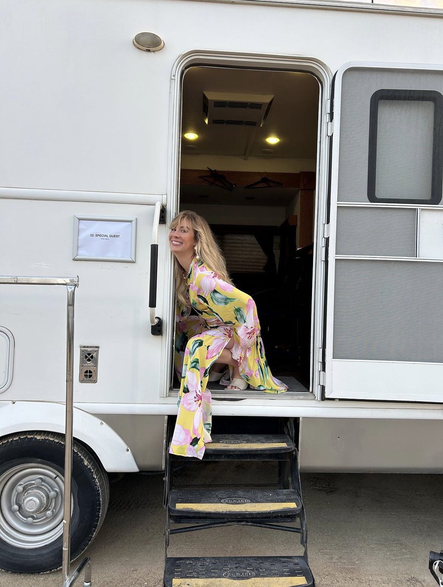 emilyhenryverse's tweet image. Emily Henry on the set of “People We Meet on Vacation”

via Emily Henry’s Newsletter.