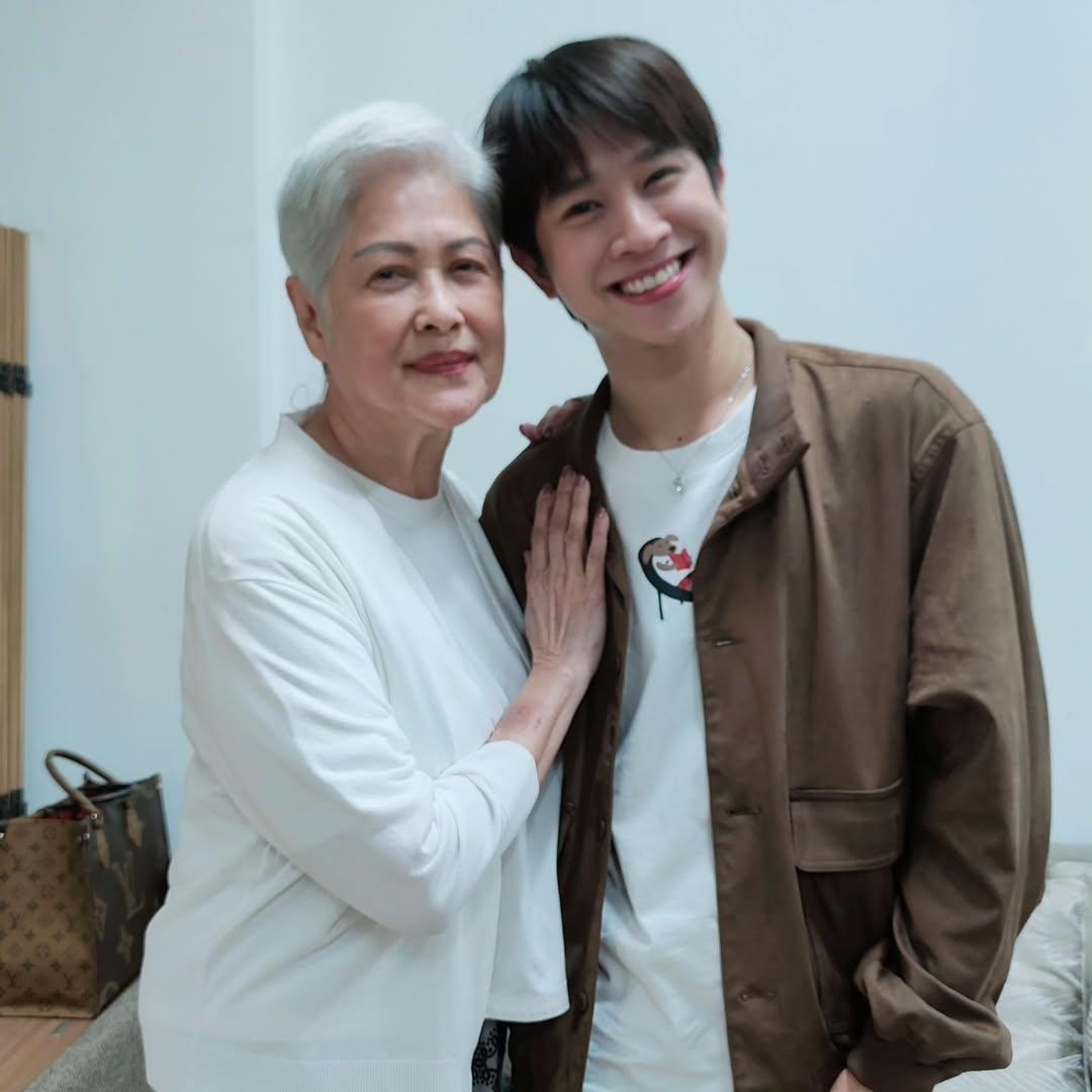 IG notemakeup : ไหนใครคิดถึงด้ายแดง บ้าง วันนี้แก้งค์ด้ายแดงมาเจอกันอีกครั้ง 5555555 แม่บอกว่าเอาไว้ ไปเล่นด้วยกันอีก สนุก 55555 จนกว่าเราจะพบกันอีกครั้ง

#เจ้าแก้มก้อน #fluke_natouch
#ploynarinn