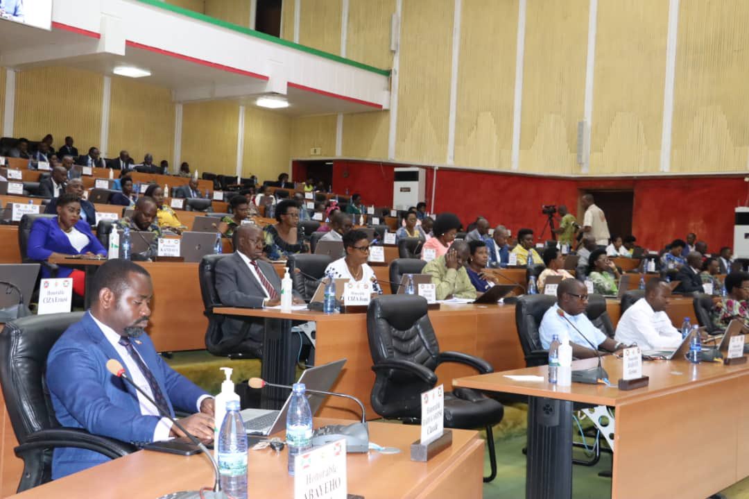 🤝 Burundi–Maroc : un pas décisif vers un partenariat économique renforcé

🌍 Diplomatie économique en action

Le renforcement des relations entre le Burundi et le Royaume du Maroc 🇲🇦, en vue de l’élimination de la double imposition sur les marchandises échangées entre les deux