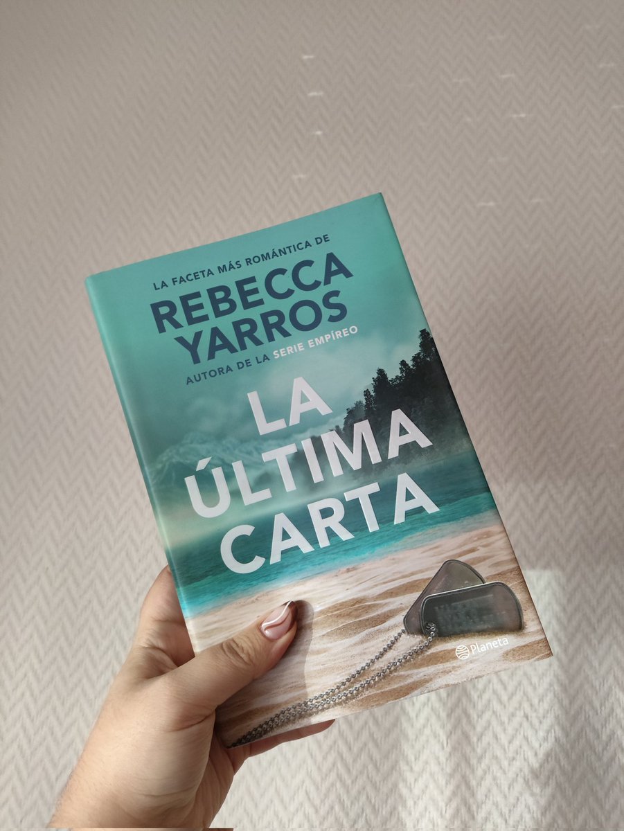LWatty29's tweet photo. Mis dos regalos de navidad. Con muchas ganas de leer a mis dos autoras favoritas (sin contar a Chloe Walsh) https://t.co/7gydXhhaMA