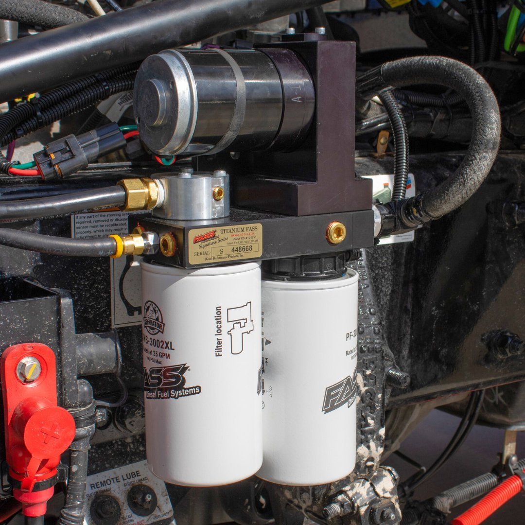 FASSFuel's tweet image. Why FASS? Because you can fill up ANYWHERE knowing your injection system is protected from contaminated fuel 💪

FASS Fuel Systems filter out air and vapor, remove over 99% of water, and filter debris down to 2 Microns!

#fassfuelsystems #owneroperator #trucking #dieseltrucks