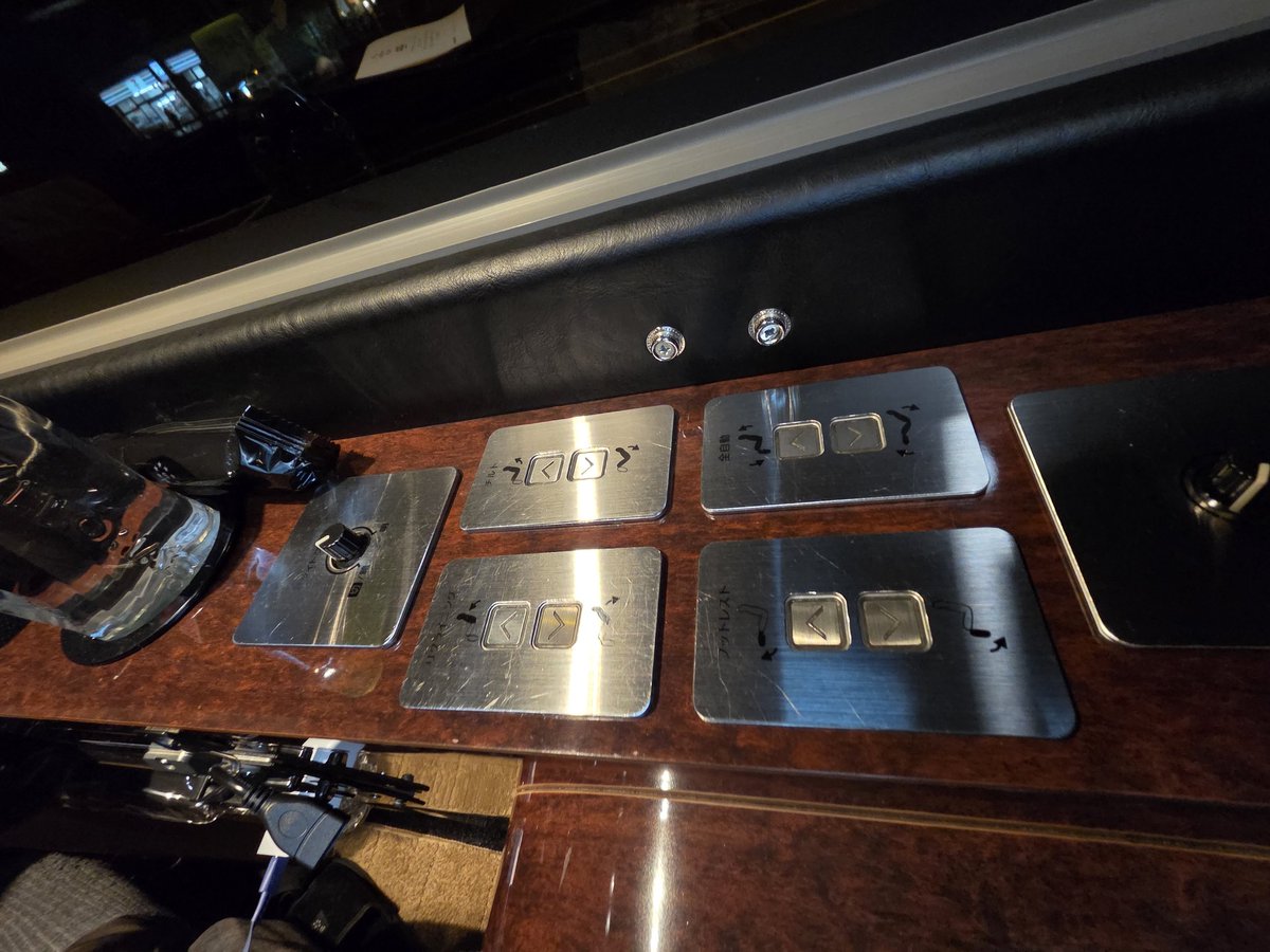 吉本さん、いくら鈴ヶ森さんがバス苦手だからってこんなものをやすやすと与えてはいけませんよ！　ゼログラビティシート、こいつはヤベェわ。#ざつ旅