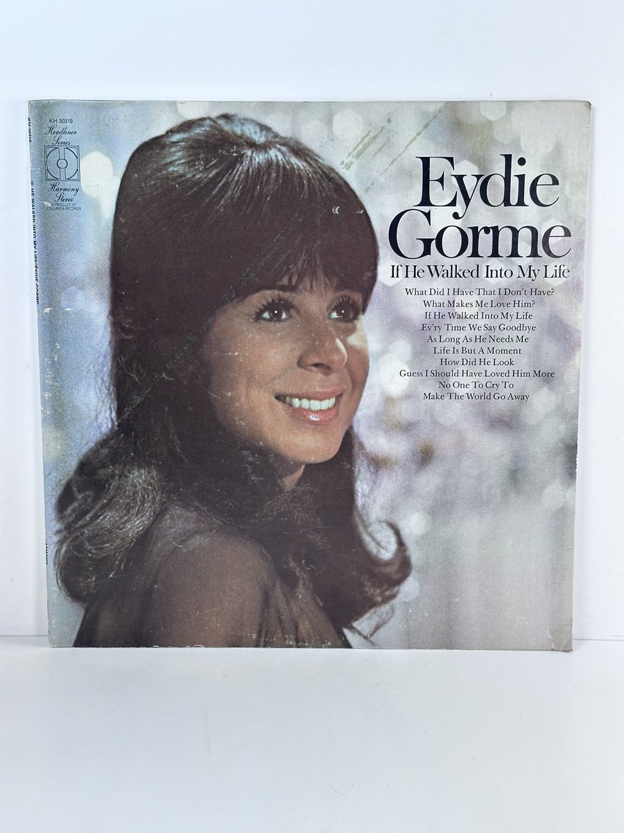 Dentro de mi  colección personal… Su voz es como un bálsamo, ya sea en inglés o español 
quien tenga vinilos, LP los compro  de ella o de otros