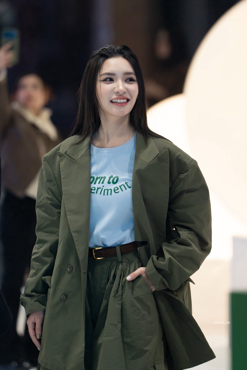 AnutidaK09's tweet photo. หลงรักเธอหมดใจ กี่เหตุผลใดๆ ก็ไม่สำคัญ😳

ANDALOOKKAEW AT HARBIN FSW
#HarbinFashionWeek2026xADLK
#lookkaewkamollak https://t.co/EPbMgTgnWP