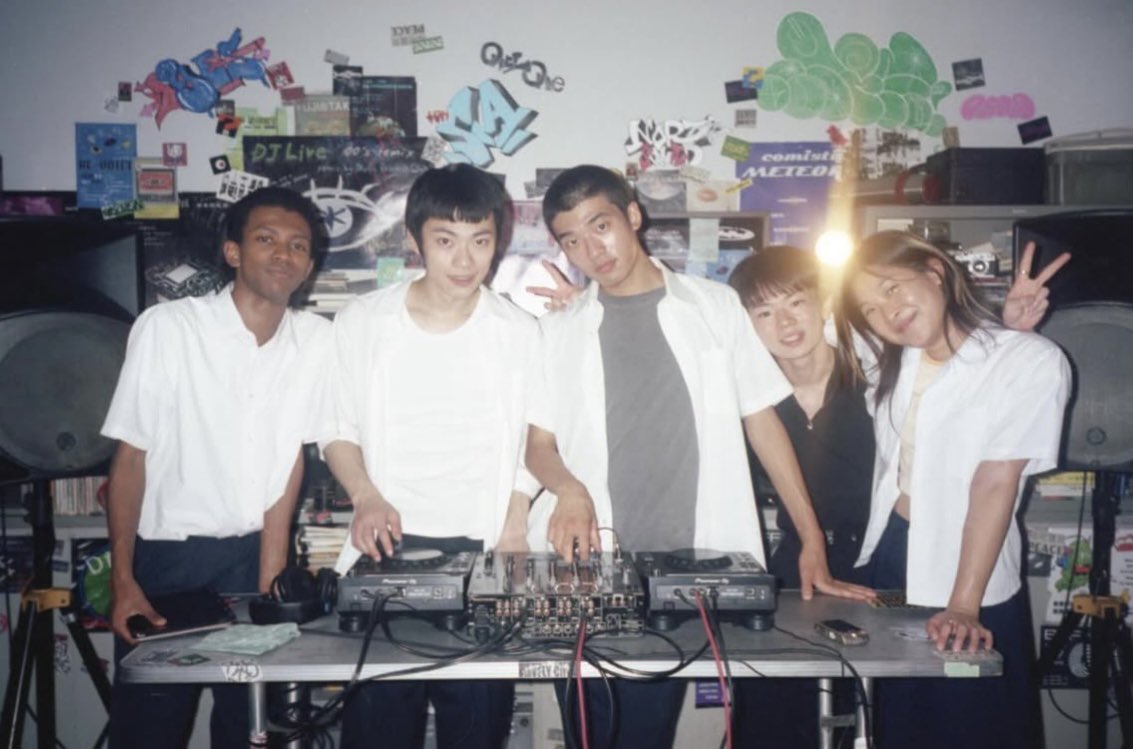 2venth's tweet image. 와 해피엔드 이제야 봤고 죽겠습니다
어제 만약에 우리 보고
&amp;gt; 영원할 줄 알았던
연인과의 이별 헤어짐 서로의 안녕과 행복&amp;lt;에 대한 깊생을 했는데 
오늘 정확히 연인 -&amp;gt; 친구 로 바껴서 똑같은 메세지를 후두려 맞앗더니 급속우울상태 됫습니다

사운드트랙도 너무 좋앗고 영화다보고나서 사운드트랙…