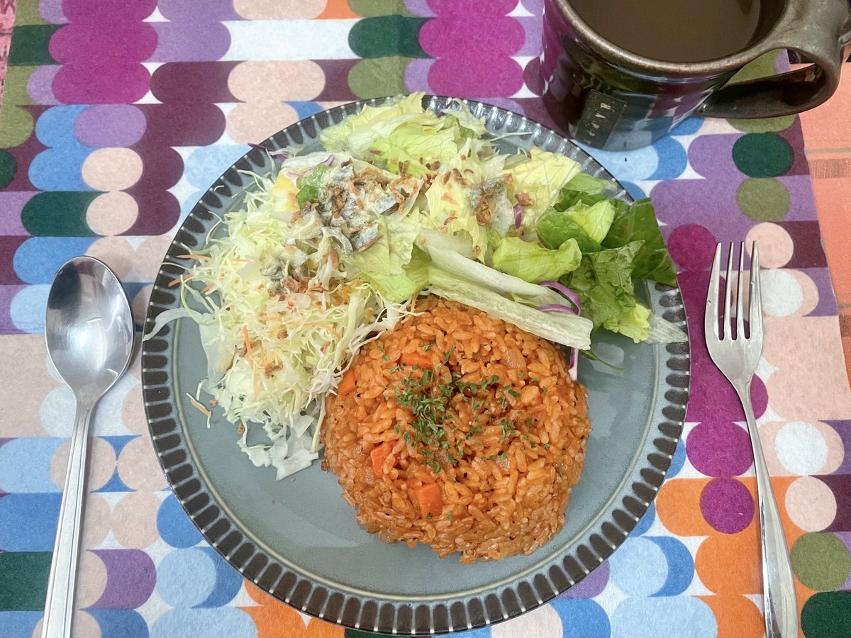 料理って彩ることが手軽にできるから好き〜色いっぱいだと嬉しい。
チキンライスとハラペーニョのドレッシングを作った☺︎