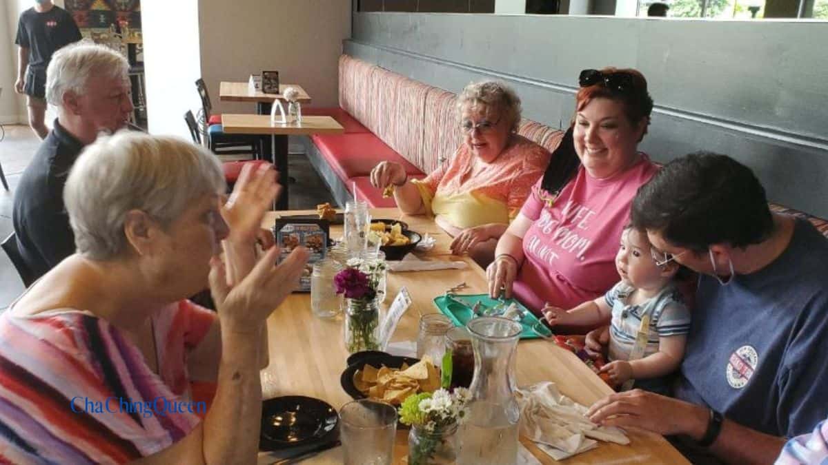 🙋‍♀️ Eating out at restaurants is expensive, but it is a nice chance to spend time with family, friends or co-workers. We are a family of five. We have a large family on both sides. There are so many cousins, aunts, and...  f.mtr.cool/zucbmjzbzi