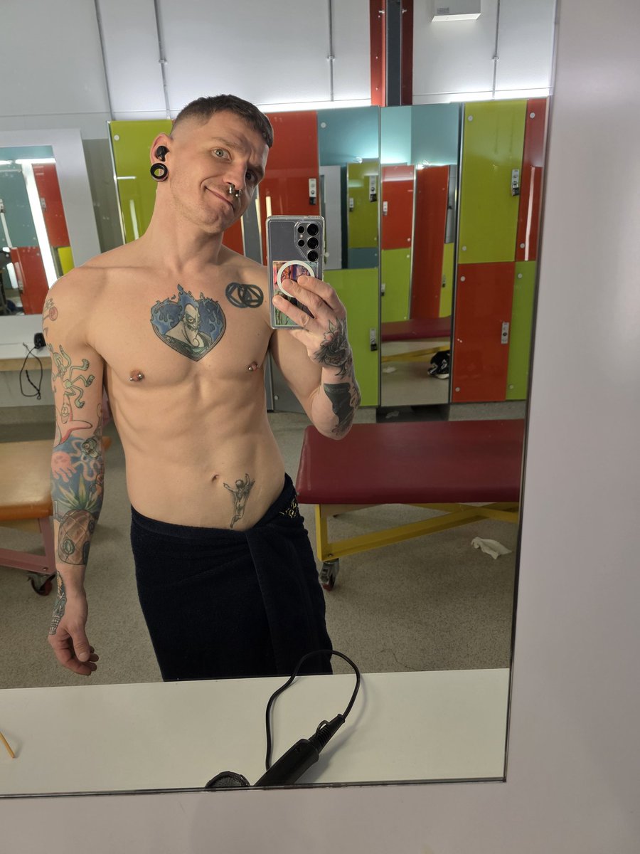 Gym Time!
There's nothing like a morning dose of sweat to relax. 

Justfor.fans/PrinceParadoxxx