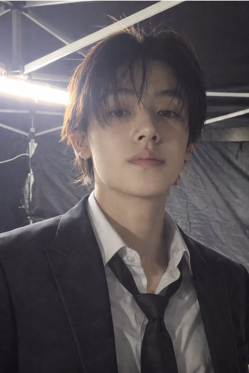 ummmm_ma_'s tweet image. 양복도 어울리네