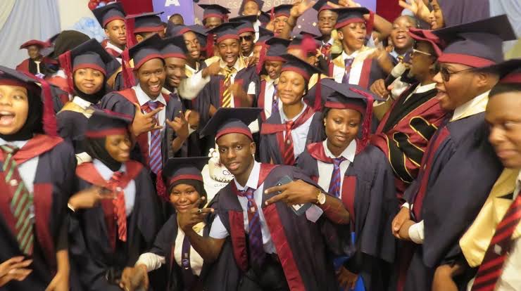 NigeriaStories's tweet image. BREAKING NEWS: Federal government Bars Graduation Ceremony For Pre-Pry 6 and SS3 Pupils. Also Orders Reuse Of Textbooks in Schools