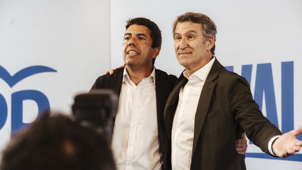 Rebeca_Torro's tweet photo. La declaración de Feijóo ante la jueza de la Dana confirma su irrelevancia política y hasta dónde llega su cinismo. 

A Feijóo y a Mazón los une la mentira. Y Feijoo está condenado a tener el mismo destino: en el mejor de los casos, a seguir siendo diputado.

Tiempo al tiempo. https://t.co/6YamJ35l8R