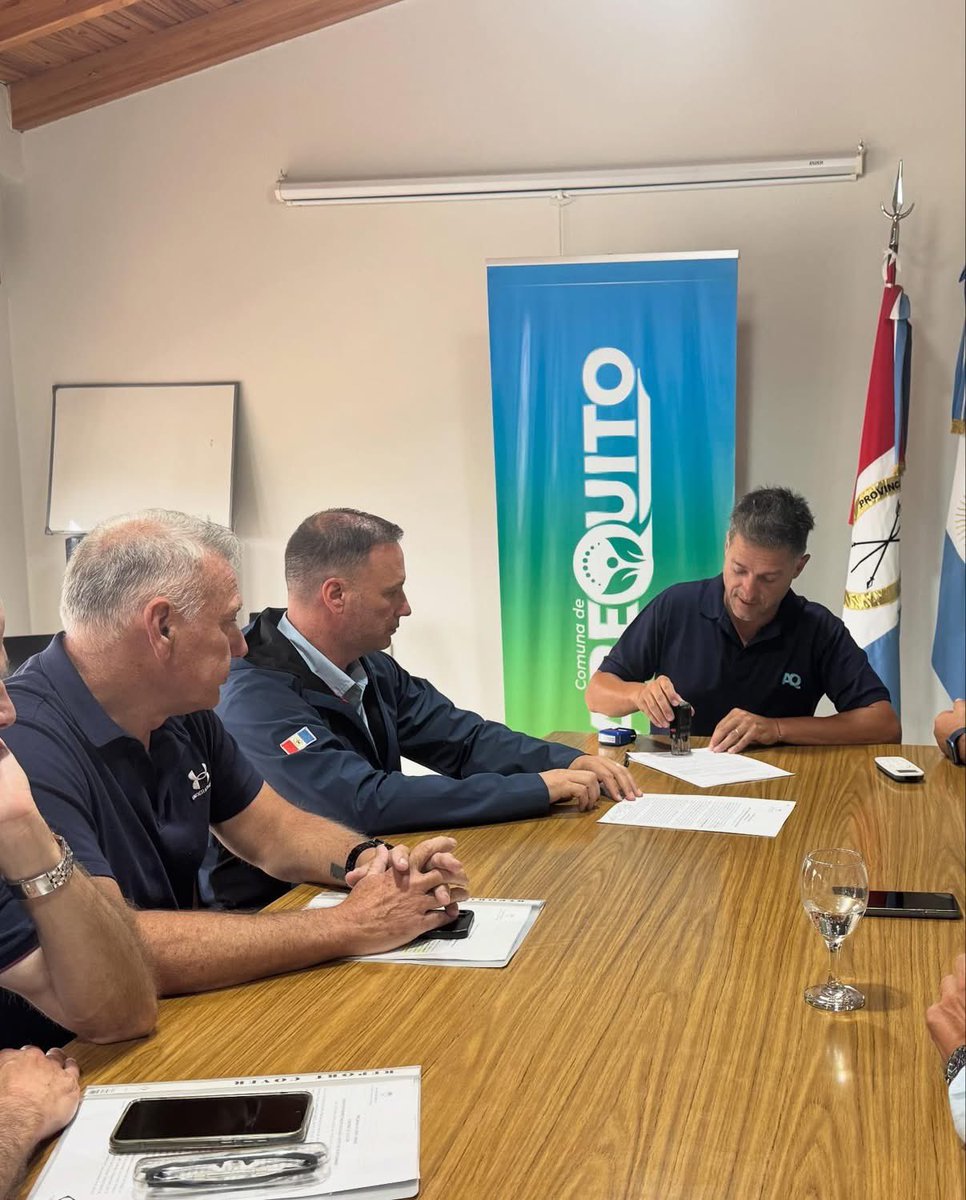 𝗡𝗼 𝘀𝗼𝗹𝗼 𝗲𝘀 𝗶𝗻𝗮𝘂𝗴𝘂𝗿𝗮𝗿 𝗹𝗮𝘀 𝗿𝘂𝘁𝗮𝘀… 𝗧𝗮𝗺𝗯𝗶𝗲́𝗻 𝗵𝗮𝘆 𝗾𝘂𝗲 𝗠𝗔𝗡𝗧𝗘𝗡𝗘𝗥𝗟𝗔𝗦 !💪

Estamos pavimentando y repavimentando???
Sí, pero además, arreglando las rutas provinciales.

En Arequito se activaron las tareas de reparación sobre la ruta 9️⃣2️⃣,