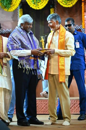 SBSUSA007's tweet image. Congratulations @jayaramkomati Garu!! 💐

Special representative, Government of Andhra Pradesh for North America!!

#JayaramKomati
#NorthAmerica 
#AndhraPradesh