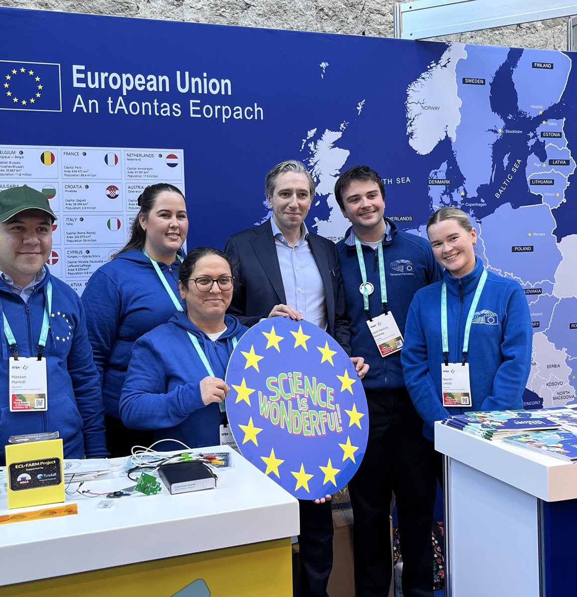 eurireland's tweet photo. ✨🤝Tánaiste @SimonHarrisTD visits our “Science is Wonderful” Stand exploring EU-funded research!
🔬 Since 2014, 859 research projects in Ireland 🇮🇪 received a total budget of 329.8€ million under Marie Skłodowska-Curie Actions. #msca #scienceiswonderful https://t.co/R0cmH6EAh3