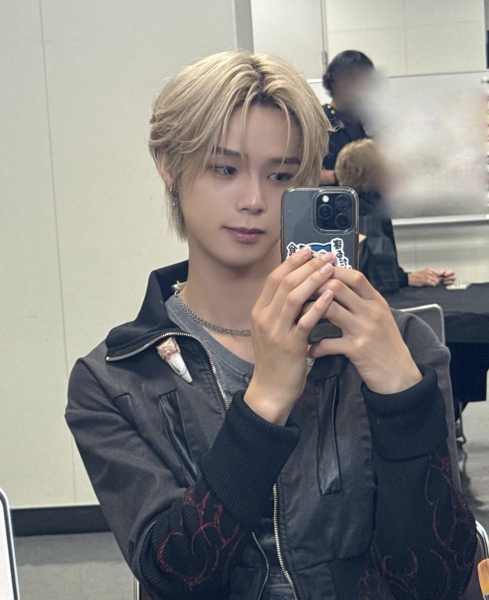 #1日1ゆーだい      𝑫𝒂𝒚.𝟒𝟕𝟑
今日もお疲れ様✨やっと1週間終わった🥹明日はバイト行ったあとネイルしに行くよぉ🙌🏻バイト５連勤目だけど頑張る😿今日も大好きだよ🫶🏻🩷ゆっくり休んでね🌙내일도 행복한 날이되기를 바랍니다💚
#andTEAM_K #andTEAM #K #케이