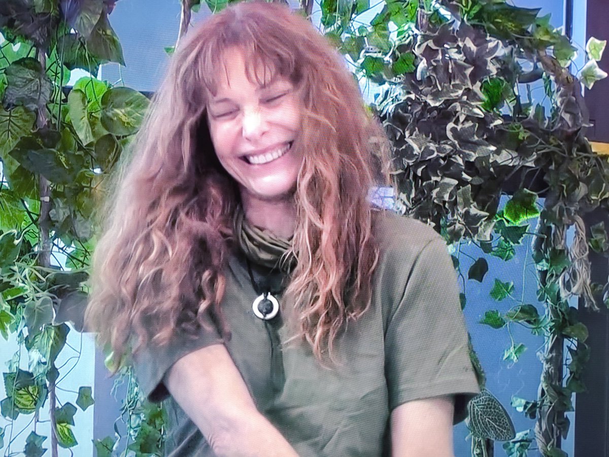 FanaticaGH7's tweet image. Y yo pensando que iba a ser un mueble y en menos de 24h ya tiene desquiciada a más de media casa 😂😂
#GHDÚO9E