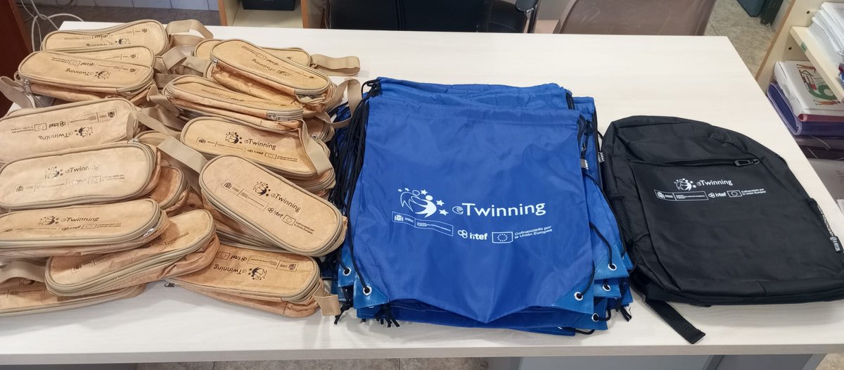 Desde #eTwinning nos han otorgado un reconocimiento muy especial: hemos recibido material promocional y una placa que acredita nuestro Sello de Calidad por el proyecto «Las Aventuras de MON el dragón en la Edad Media». 🏆🐉 <a href="/eTwinning_es/">eTwinning España</a> <a href="/extretwinning/">@ExtreTwinning</a>