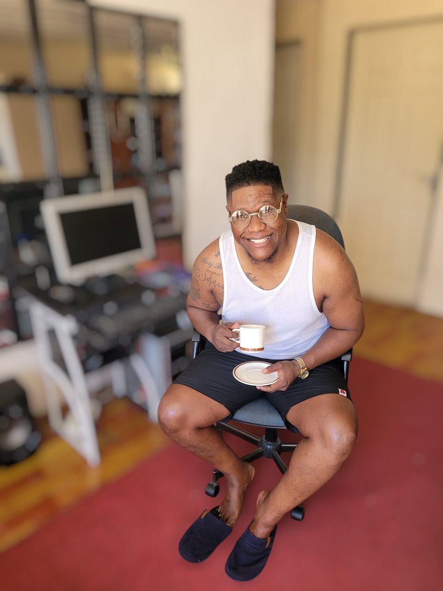 ThuloAggrey's tweet image. In this heat 🔥☕