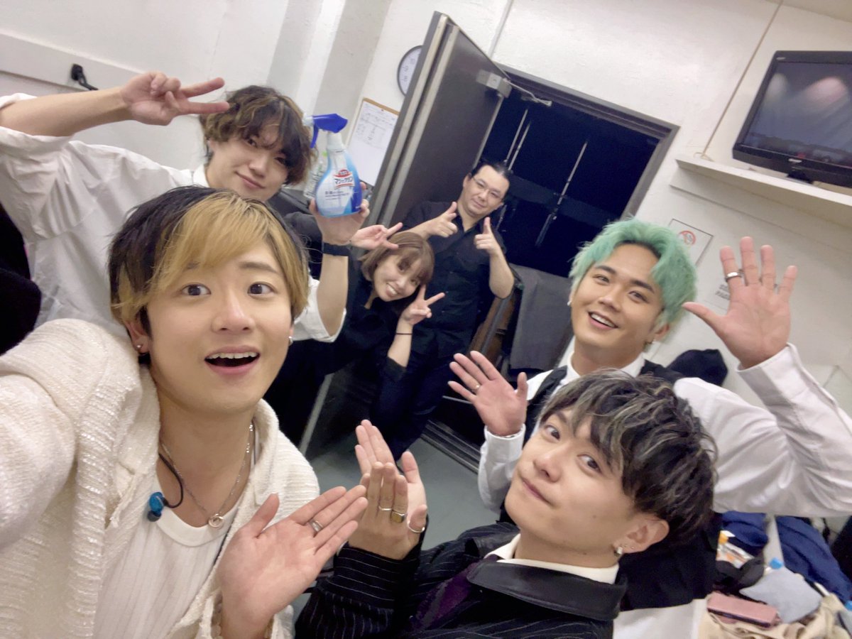 新年初のマカロンライブ！
バンド公演ありがとうございました！！

たくさんのバースデーお祝いにも
大感謝です🎈✨

新体制は3人でスタート！
新メンバーオーディションも開催決定！
いけるとこまで行ってやります🚌💨

今年も突き進むマイクアローンをお楽しみに😁