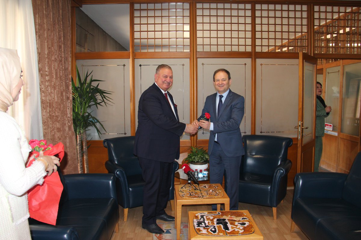 10 Ocak Çalışan Gazeteciler Günü dolayısıyla Genel Başkan Yardımcımız İstanbul Milletvekilimiz Doğan Bekin, Türkiye Büyük Millet Meclisi Basın Koridorunda yer alan yazılı ve görsel ulusal basın temsilcileri ve Parlamento Muhabirleri Derneğini ziyaret etti. Ziyarette, muhabirlerin