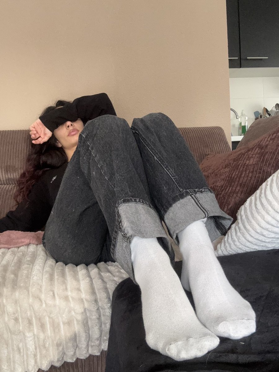 DaarkMilla's tweet photo. Tellement fatigué de bosser…
Non je rigole c’est toi qui va bosser 10h par jours pour que je te les prennes en 10 min de cam 🤣🫵 https://t.co/n21Tq5NGIe