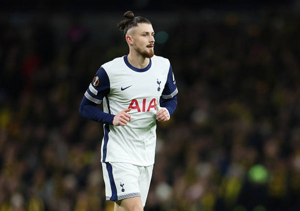 LAROMA24's tweet image. 🚨🚨 Su Radu #Dragusin all'#AsRoma arriva anche la conferma dell'agente Florin #Manea

🗣️Dalla Romania: "Siamo in trattativa. So che i giallorossi sono interessati, ma, su di lui c'è anche un altro club di cui non posso parlare" ▶️ tinyurl.com/nxefcjf8