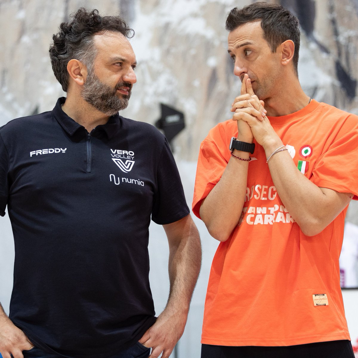 gibbybaris's tweet image. 🟣 Milano, ne Massimo Barbolini ile ne de Enrico Barbolini ile ilgilenmiyor

📌 Milano, Daniele Santarelli ile temasa geçti ve durumunu yokladı

📌 Bu ayın ortasına kadar Lavarini'nin gelecek sezon için sözleşmesinin yenilenip yenilenmeyeceğine karar verilmesi gerekiyor…